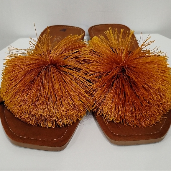 COPPER POM POM SLIDES - Picture 6 of 6